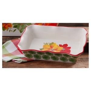 NWOT The Pioneer Woman Poinsettia Pattern Ruffled Edges Bakeware